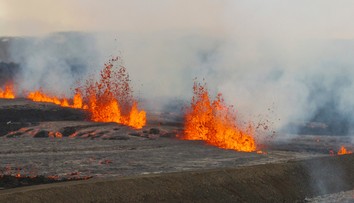 Erupcia na Islande. Vznikla 700-metrová trhlina, ľudí evakuovali aj z obľúbenej turistickej destinácie