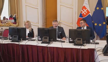 Najhorúcejšie ministerské kreslo ostalo na vláde prázdne. Politicky háklivý návrh z rokovania stiahli