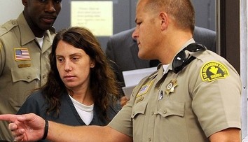 Študent splodil so svojou učiteľkou dieťa a teraz dostane šesť miliónov