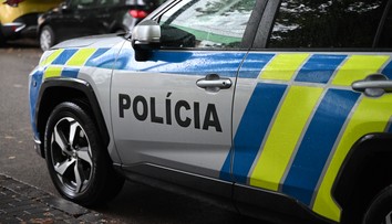 Ďalší útok na bankomat. Tentoraz zostala po výbuchu polovica prístroja v stene