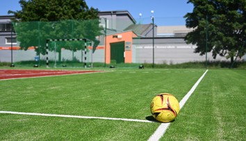 Telocvičniam a ihriskám na dedinách svitá na lepšie časy. Môžu žiadať o peniaze na obnovu športovísk