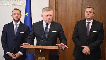 Smer získal dve ministerstvá. Premiér Fico ich chce použiť na dohodu s rebelmi