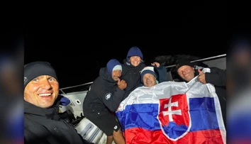 Postavil sa jednej z najťažších plaveckých výziev. Slovák zdolal La Manche za 16 a pol hodiny