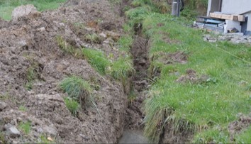 Na vlastnom pozemku ju prekvapil bagrista. Rozkopal ho bez toho, aby majiteľka o niečom vedela