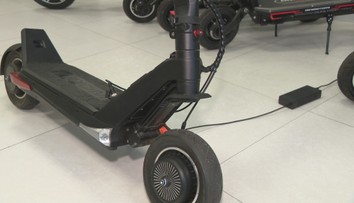 Definitívna stopka pre rýchle elektrické kolobežky. Na cestách už budú nelegálne