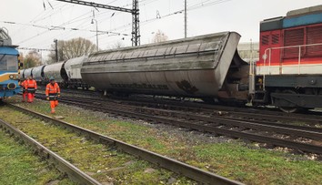 Po vykoľajení vlaku budú v úseku Palárikovo - Tvrdošovce jazdiť rýchlosťou 50 kilometrov za hodinu