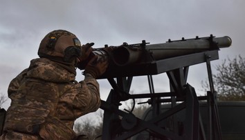 Rusi už spustili pripravovanú ofenzívu, priznáva Syrskyj. Pokrok dosiahli v siedmich frontových oblastiach