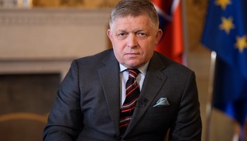 Fico označil tvrdenie Magyara o zvážaní migrantov k hraniciam za nepravdivé