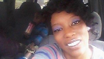 Matka šoférovala, smrteľne ju postrelil len dvojročný synček