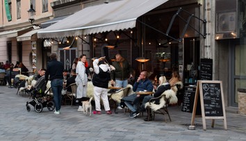 Viete, ako sa bezpečne správať na letnej terase? Hygienici zverejnili pravidlá