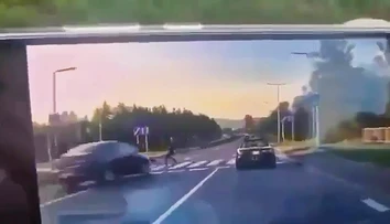 VIDEO: Chýbalo mu pár krokov do konca priechodu. Desivý náraz nemal šancu prežiť