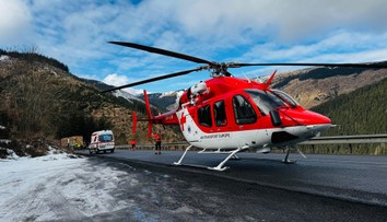 Čelná zrážka auta a kamiónu na severe Slovenska. Na mieste zasahoval aj vrtuľník