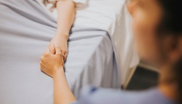 Známa herečka chce zomrieť dôstojne - asistovanou samovraždou. Dôvodom majú byť duševné choroby