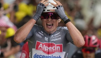 Úvodná etapa Tour de France patrila šprintérskemu dojazdu. Prvý triumf oslavoval Belgičan Philipsen