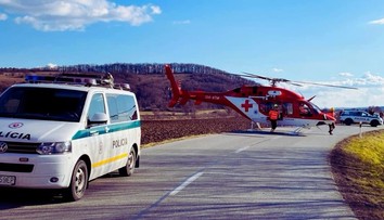 Tragická víkendová nehoda v revúckom okrese. Motorkár (†42) skončil v poli, zasahoval vrtuľník