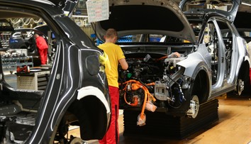 Slovákov budú nízke platy trápiť ešte veľmi dlho. Vzniká nebezpečný ekonomický kokteil