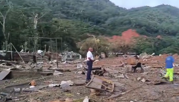 Záplavy a obrovský výbuch. V známej dovolenkovej destinácii vyhlásili výnimočný stav