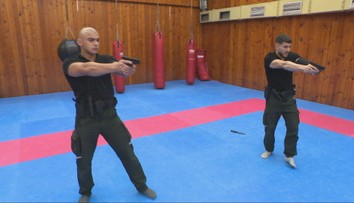 Ako reagovať počas zásahu, sa učia už počas štúdia. Boli sme sa pozrieť, ako vyzerá policajný výcvik