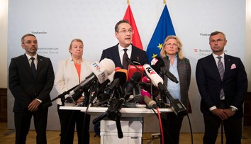 Rezignoval rakúsky vicekancelár. Vládne zákazky vymenil za peniaze od ruskej darkyne