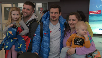 VIDEO: Slovenskí hokejisti sa vrátili v tichosti. Na letisku ich čakala len hŕstka fanúšikov