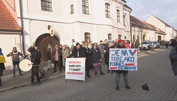 Pred príchodom premiéra do Trnavy to vrelo: Protestujúci konfrontovali Kaliňáka a Gedru, ozval sa bývalý študent Kuciaka