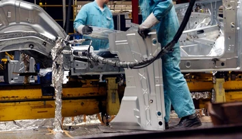 Známa automobilka dala robotníkom ultimátum:  Pracujte viac za rovnakú mzdu, inak môžeme zatvoriť závody