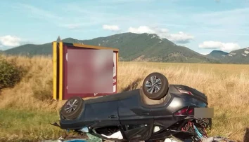 Tragická nehoda pri Turčianskych Tepliciach. Auto sa čelne zrazilo s kamiónom, vodič (†39) neprežil