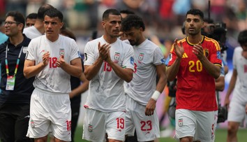 Irán má stále reálnu šancu na postup. Futbalisti pri odchode z Los Angeles zanechali v šatni silný odkaz