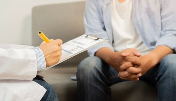 Muži tieto príznaky často ignorujú. Lekár varuje pred vážnymi problémami s prostatou