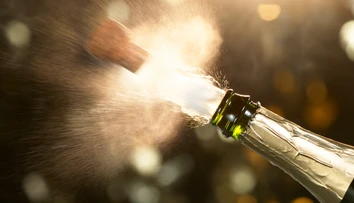 Noc plná alkoholu. Na Silvestra sa podľa odhadov opije asi milión Slovákov