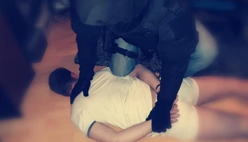Muža, ktorý zaútočil nožom na ženu v centre Banskej Bystrice, zadržali