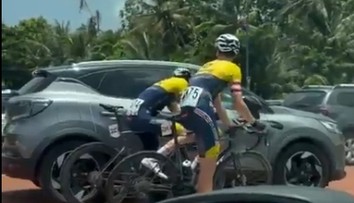 VIDEO: Skrývali sa za autom ako zlodeji. Fanúšik nachytal dvoch pretekárov pri podvode