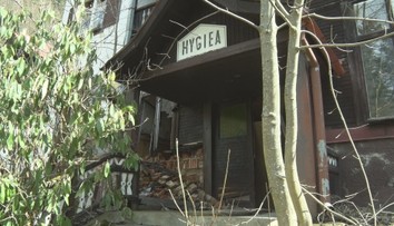 Niekdajšie slávne kúpele Korytnica dnes nenavštevujú už ani vandali. S novým majiteľom im možno svitá na lepšie časy