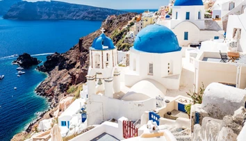 Turisti z výletných lodí si za návštevu gréckych ostrovov priplatia. Vstup na Santorini či Mykonos bude stáť 20 eur