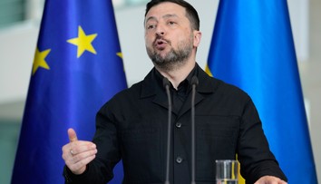 Nahnevaný Zelenskyj: Vyslanci USA obchádzajú Kyjev, do Moskvy chodia opakovane