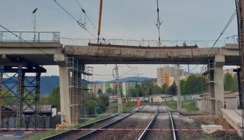 Konštrukciu mosta v Poprade odstránili skôr, začala sa obnova trate