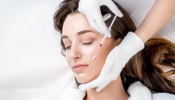 Neškolení ľudia pichajú botox aj na verejných toaletách. Lekári bijú na poplach, estetický priemysel sa vymyká kontrole