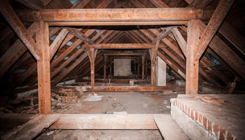 Nič netušiaca starenka žila dlhé roky v dome s telom jej nezvestného manžela