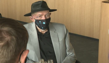 Legenda astrofyziky Kip Thorne sa stretol so slovenskými študentmi. Zaujal ho ich úspešný projekt