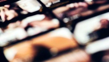 Európska komisia začala vyšetrovať štyri veľké porno stránky