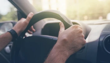 Na jednu nádrž prešiel 2 831 kilometrov. Vodičom radí jednoduché zmeny, ktoré dokážu znížiť spotrebu