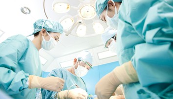 Prvá operácia svojho druhu na svete: Z tela tínedžera (17) odstránili jeho parazitické dvojča