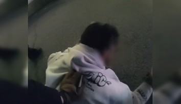 VIDEO: „Zabijem ťa, pusť ma!“ Muž v Košiciach ukradol whisky a vytiahol nôž na SBS-kára