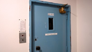 Mladé dievča sa zrútilo do výťahovej šachty. Prešla cez otvorené dvere, no kabína sa za nimi nenachádzala