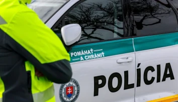 Vodiči, pozor. Na D1 horí kamión, diaľnicu úplne uzavreli
