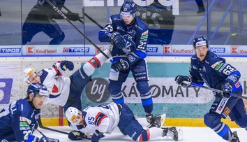 Zámky schytali v Nitre trinásť gólov. Extraliga videla aj dve nájazdové drámy, séria Žiliny či Popradu pokračuje