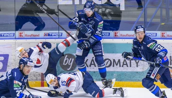 Zámky schytali v Nitre trinásť gólov. Extraliga videla aj dve nájazdové drámy, séria Žiliny či Popradu pokračuje