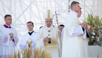 OBRAZOM: Kľúčové momenty omše v Šaštíne. Bezák v prvom rade, prezidentka aj 50-tisíc veriacich