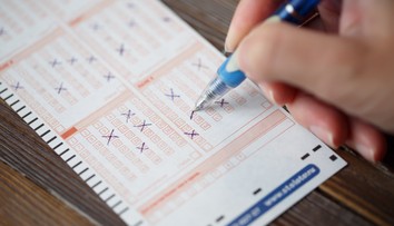 Priateľke dal tiket s 5-miliónovou výhrou v lotérii. Žena zmizla, zablokovala ho a o pár dní bola s iným mužom