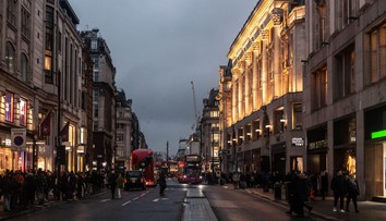 Za dva balíky sladkostí zaplatili vyše 1000 eur. Turisti na slávnej ulici v Londýne zostali v šoku